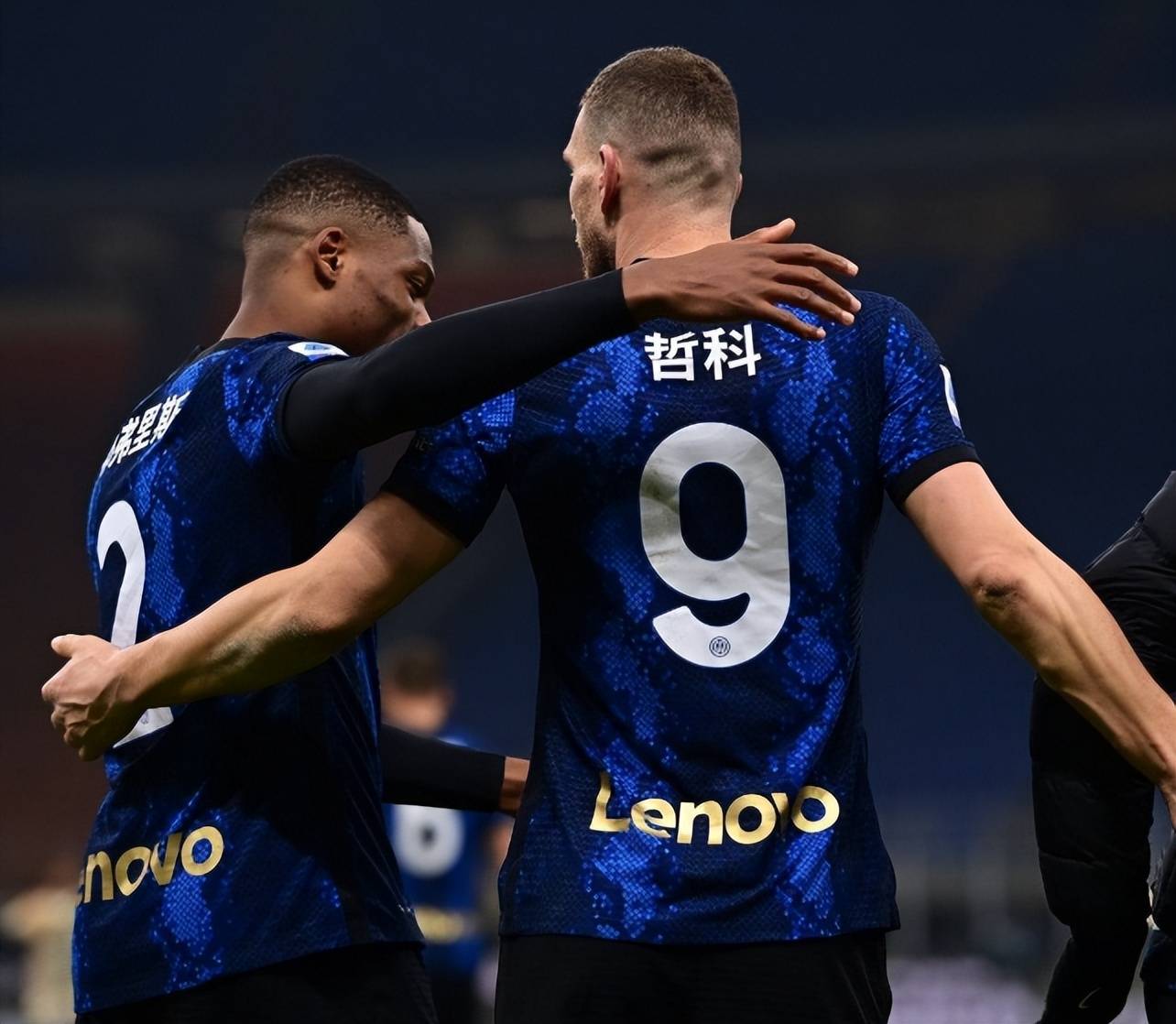  赛地聚焦：欧冠今晚热度飙升，广州队外线爆发，质疑声仍在，阵容厚度经受考验